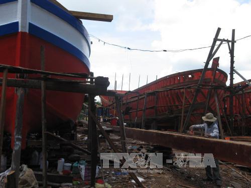 Hỗ trợ ngư dân bám biển